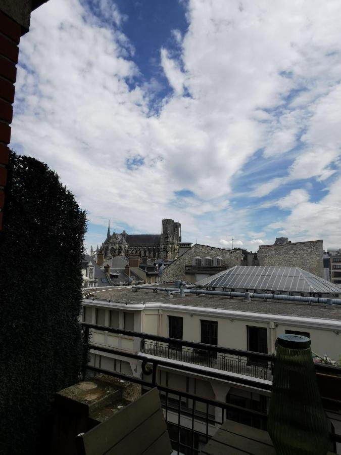 Suite De L'Etape - Vue Cathedrale Reims Buitenkant foto